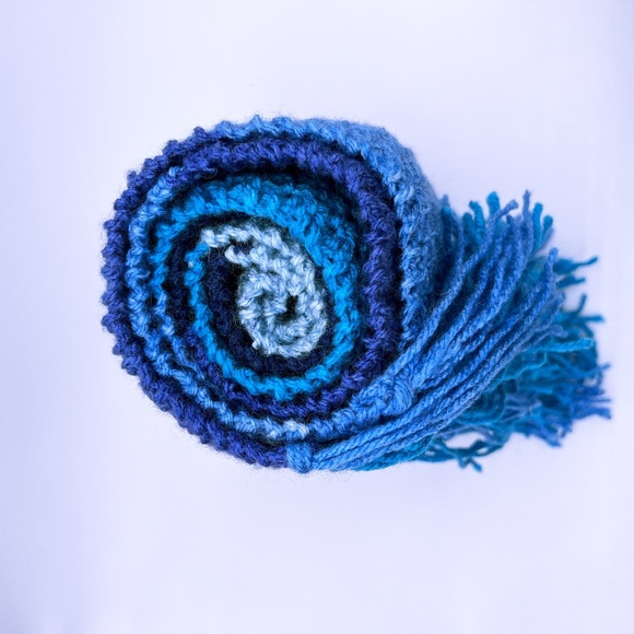 'Into the Deep Blue Sea' fringed scarf in moss stitch - hand knit, new. - Picture 7 of 8